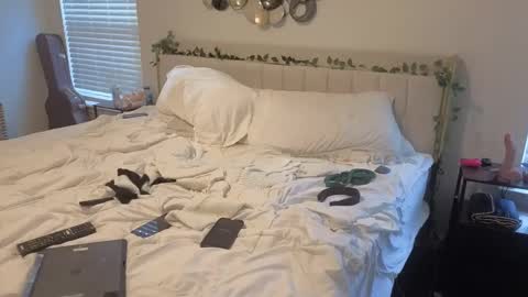 auroraandyou online show from October 1, 1:16 pm