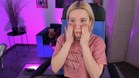 aurorawrenfield online show from January 8, 12:58 am