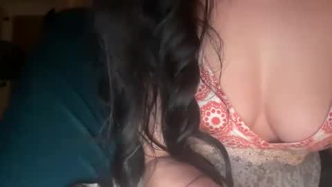 Auntumnfalls online show from January 8, 7:56 am