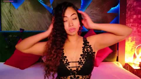 avaasinclair online show from November 25, 7:21 am