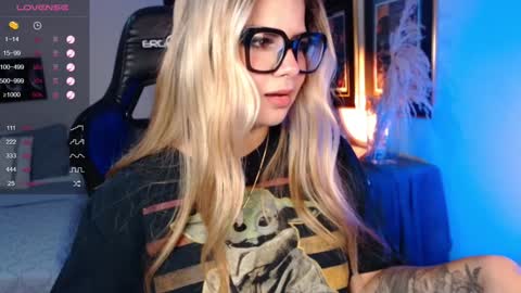 Avrill Morgan online show from December 9, 4:58 pm