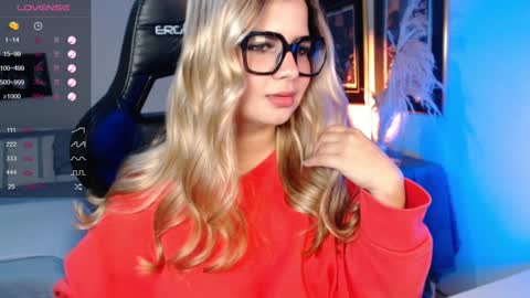 Avrill Morgan online show from December 3, 6:49 pm