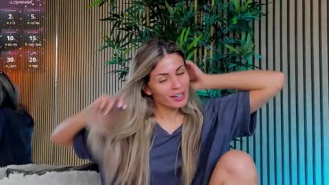 AVRILL CYRUX online show from March 7, 7:19 am