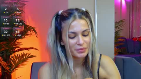 AVRILL CYRUX online show from November 10, 8:31 am