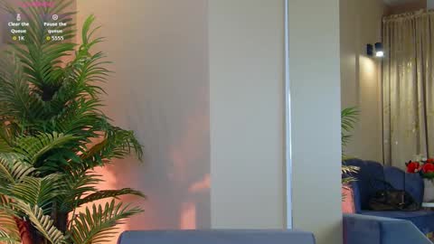 AVRILL CYRUX online show from October 7, 7:13 am