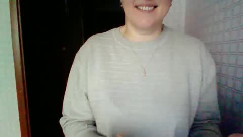 awesomeladyy online show from April 1, 8:37 am