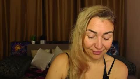 Jully online show from January 18, 6:48 pm