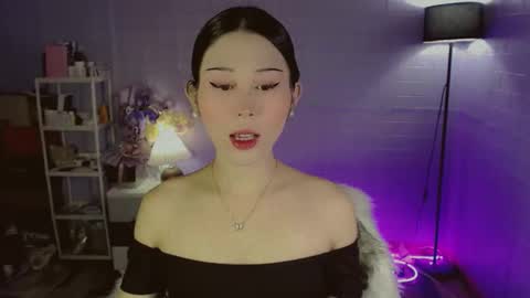 AYAHOSHILOVESYOU online show from April 17, 2:35 am