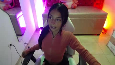 aylanny_m online show from December 2, 3:03 pm