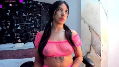 aylinlove_ online show from June 3, 12:28 pm