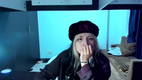 Azu Moure online show from March 7, 10:24 am