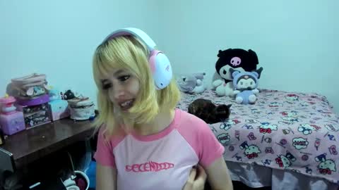 Azu Moure online show from September 18, 6:34 am