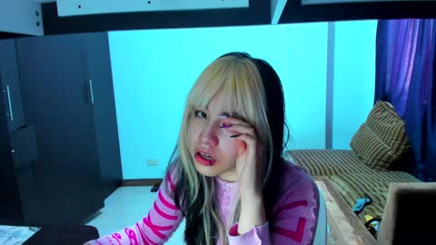 Azu Moure online show from February 2, 2:24 pm