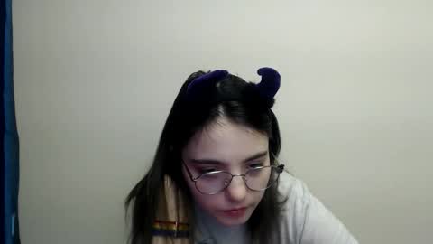 azumi_chan_ online show from February 20, 9:59 pm