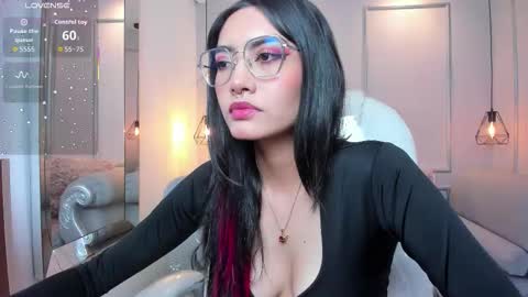 Azura online show from November 4, 7:30 pm