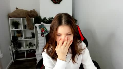 Evalena maybe just Eva online show from December 20, 4:42 am