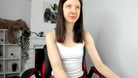 Evalena maybe just Eva online show from February 9, 5:29 am