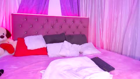 Thaliana online show from February 18, 12:15 am