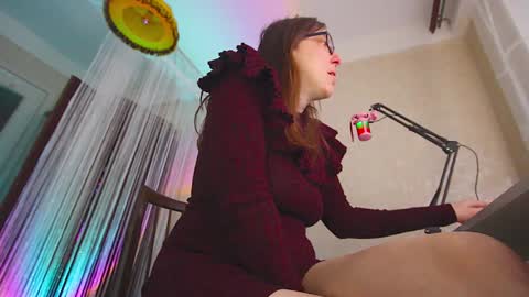 engely online show from December 10, 11:32 am