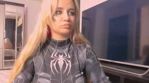 barbarasiren online show from September 21, 4:38 pm