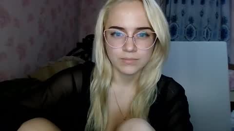 barbie___girl online show from December 1, 7:05 pm