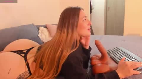 B A R B I E    R O B E R T S online show from October 13, 9:34 am