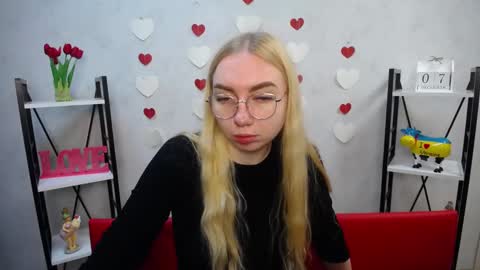 BeatriceFlyy online show from December 8, 6:01 am