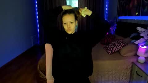 BeatriceWild online show from February 9, 11:45 am