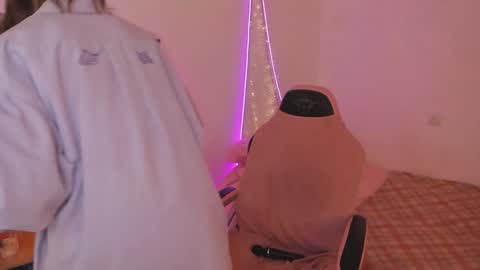 Eliise online show from January 20, 9:03 am