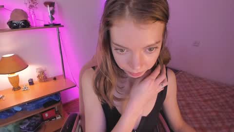 Eliise online show from December 2, 8:48 am