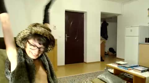 Raluca online show from December 14, 5:36 pm