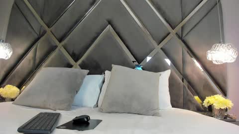 BeckaMils online show from December 18, 4:09 am