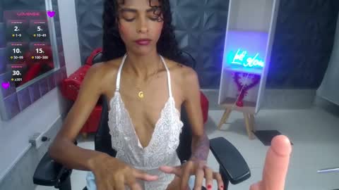 becky_lynch_102 online show from February 26, 5:45 pm