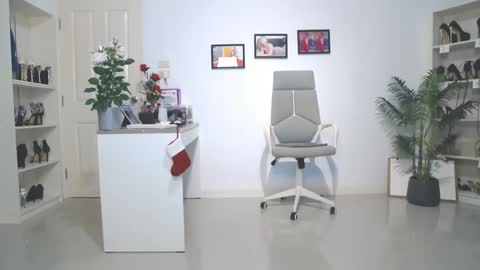 Bee if you ever see the girl who can take 12 inch all the way inside the ass try me online show from January 28, 1:39 am