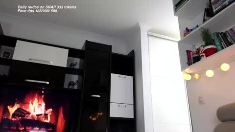 Alicia Belvedere online show from December 11, 1:17 pm