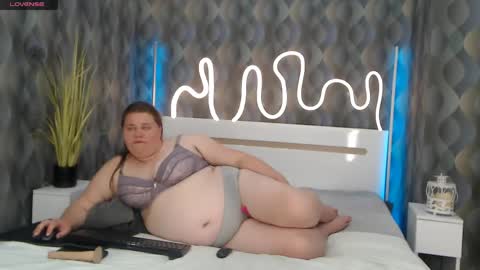 bella_blvack online show from June 3, 2:33 pm