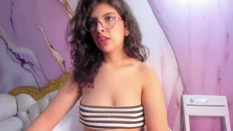 B  E  L  L  A  online show from July 6, 11:04 am