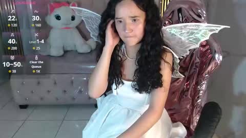 Bella online show from December 3, 8:44 pm