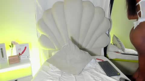 Bella Dajud online show from April 24, 4:04 am