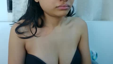 bellacrystall online show from March 1, 4:23 am