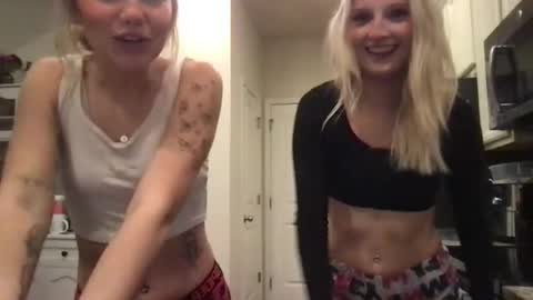 bellagreyoxo online show from December 2, 7:21 am