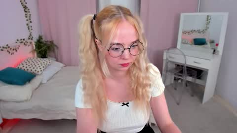 Bella online show from September 11, 9:59 pm