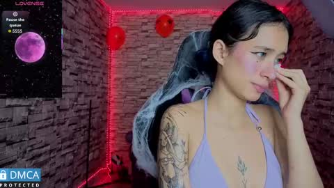   online show from October 8, 7:40 pm