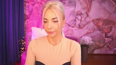 Bella online show from October 15, 1:36 pm