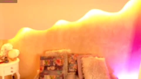 bellarooux online show from March 21, 12:10 pm