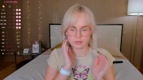 Bella online show from October 28, 2:06 am