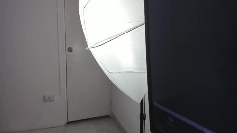 Bella Wild online show from February 24, 12:15 pm