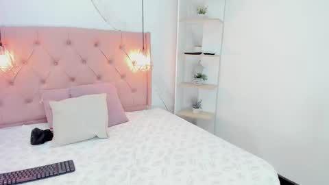 belle online show from February 15, 11:05 pm