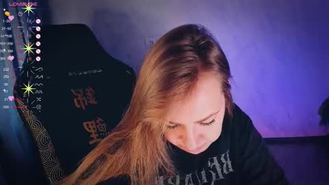 Your Annabelle Wolf  online show from October 16, 2:30 pm