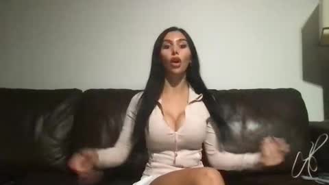 Bianca Woods online show from October 21, 1:42 am